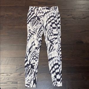 Express B&W Printed Leggings